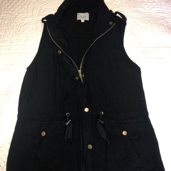 Black zip up vest style top -- size M - Picture 1 of 2